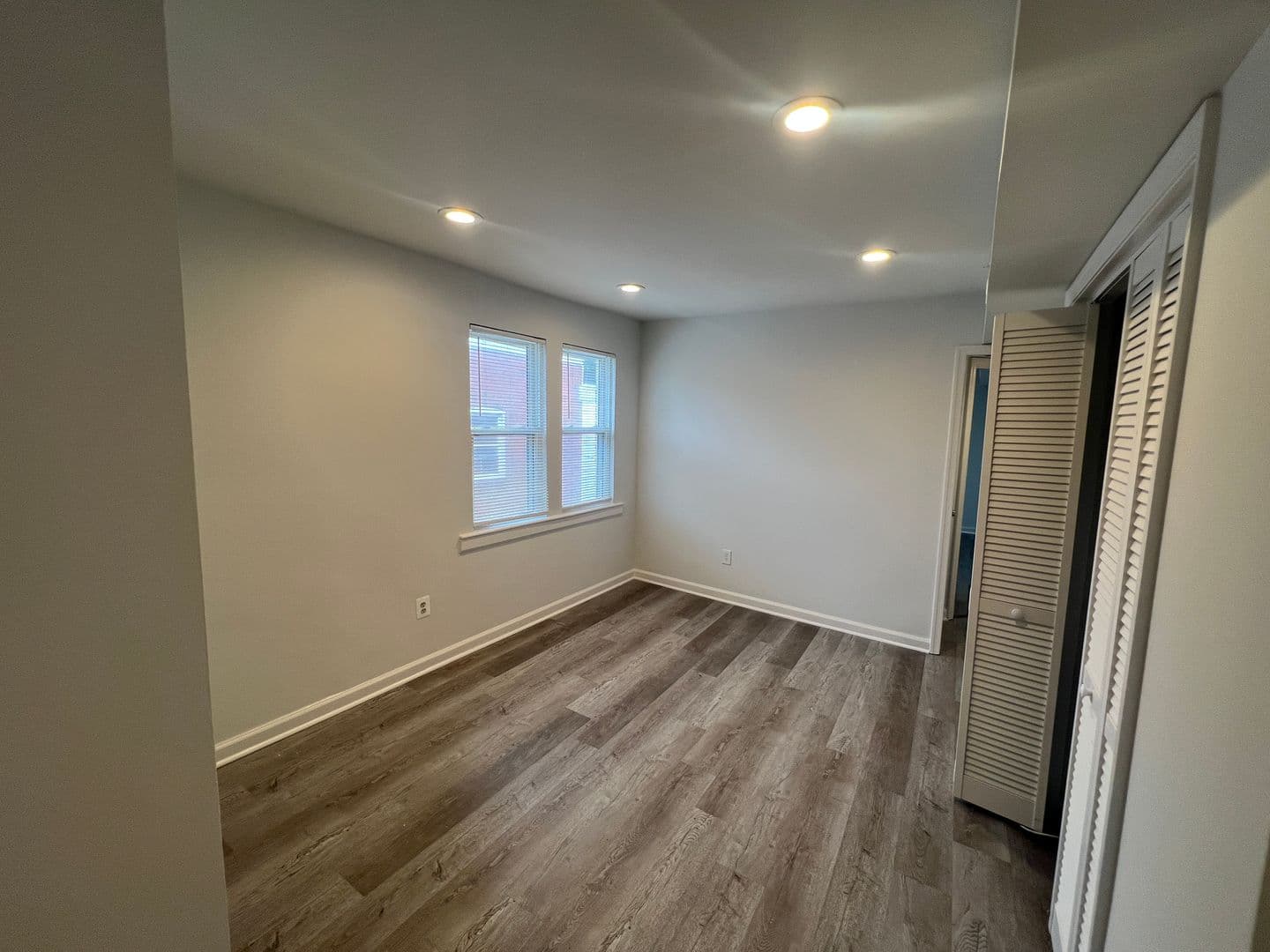 Washington Apartment: 2853 28th St, SE