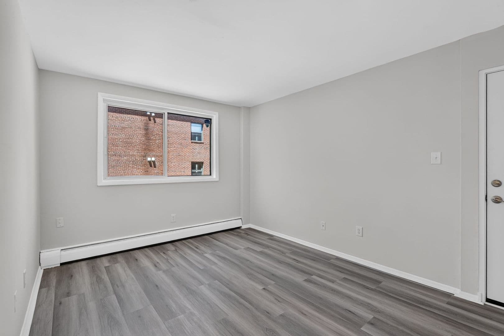 Washington Apartment: 5821 Field Pl NE