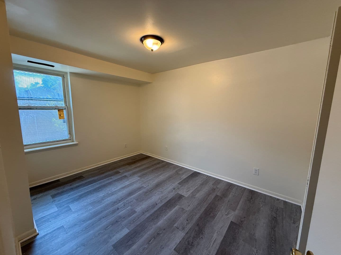 Washington Apartment: 1717 S St SE