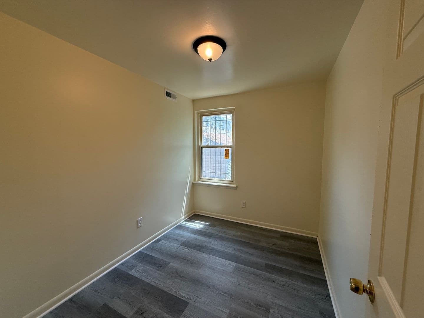 Washington Apartment: 1717 S St SE