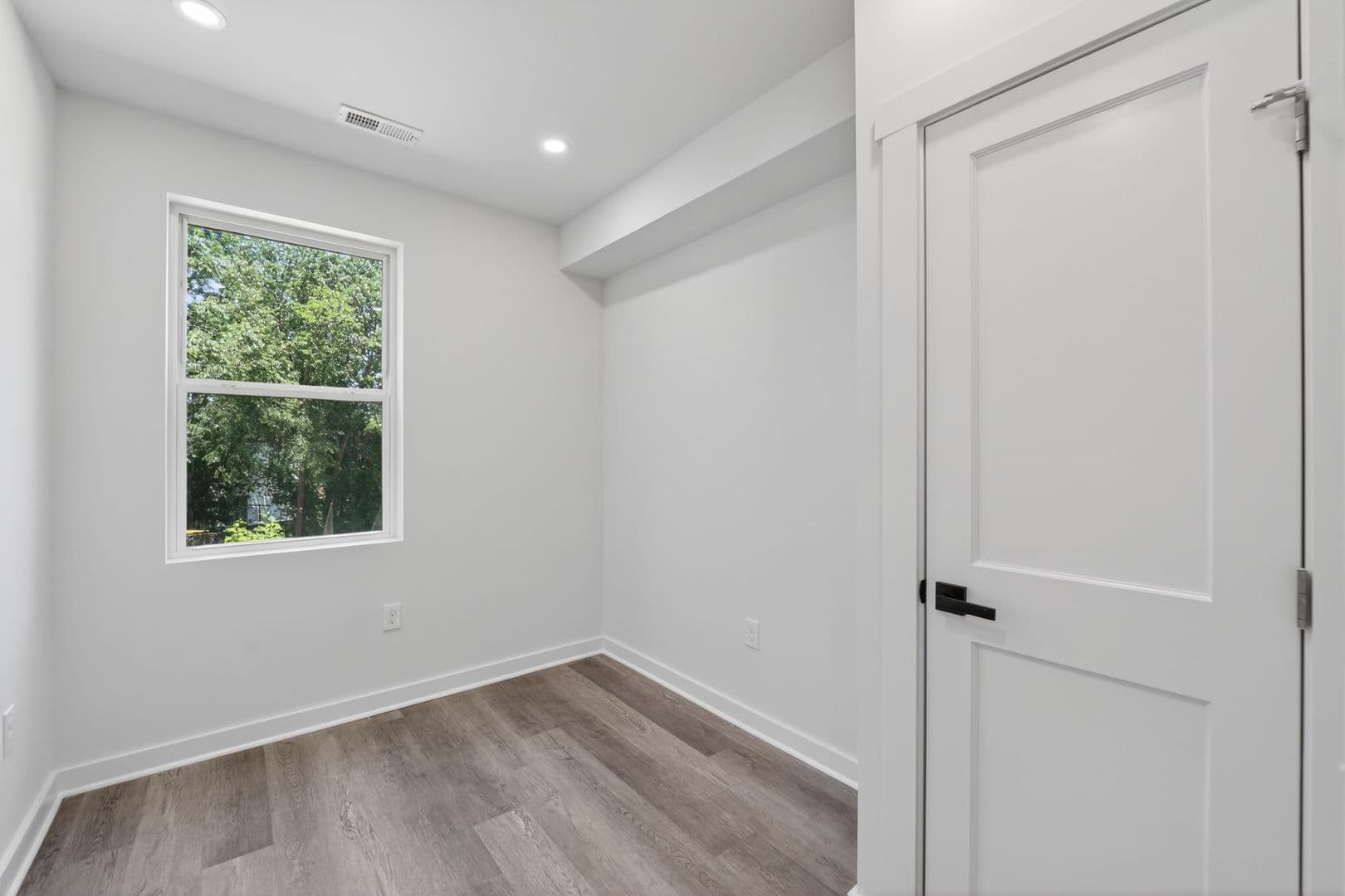 Washington Apartment: 1321 Anacostia Road SE