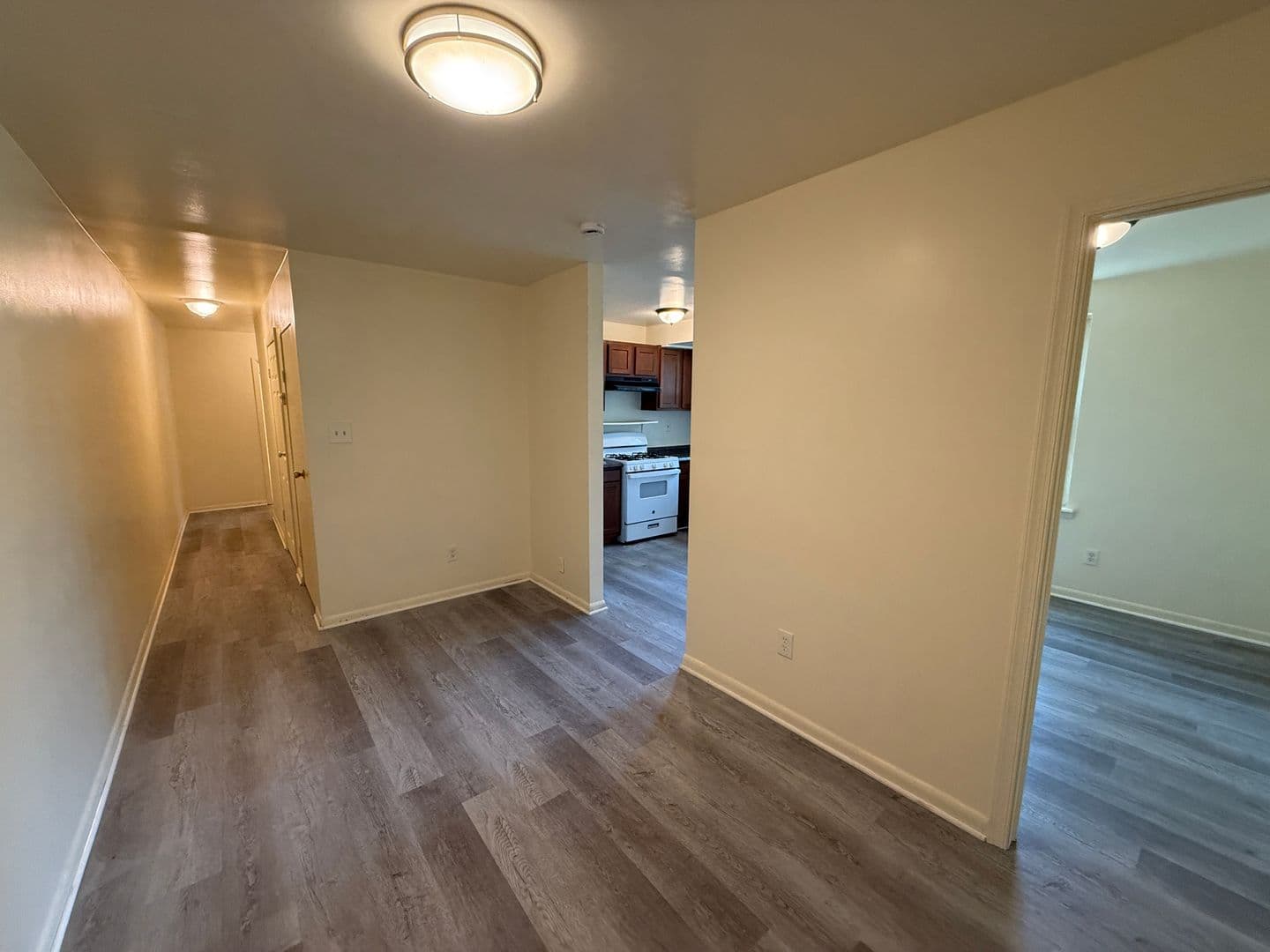 Washington Apartment: 1717 S St SE