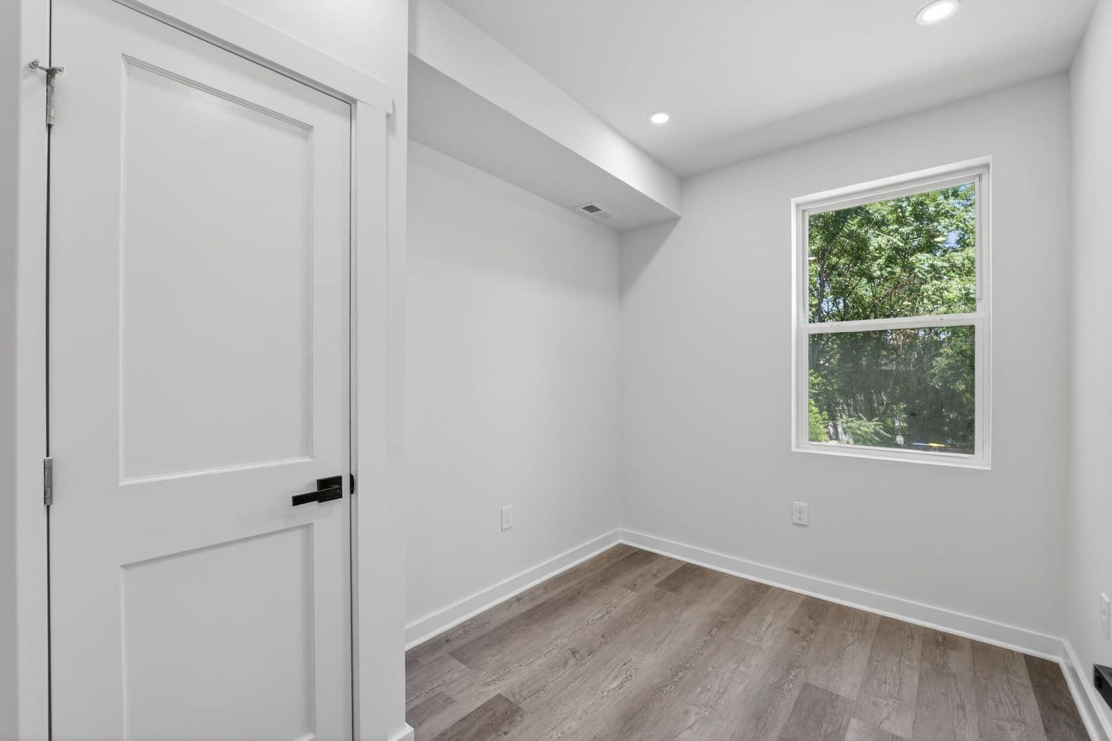 Washington Apartment: 1321 Anacostia Road SE