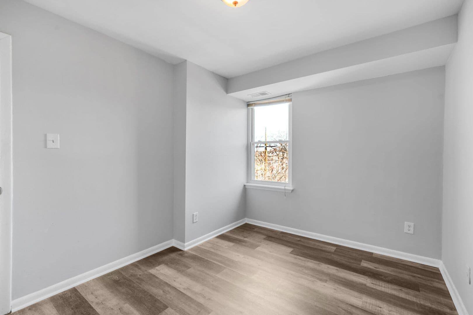Washington Apartment: 1717 S St SE