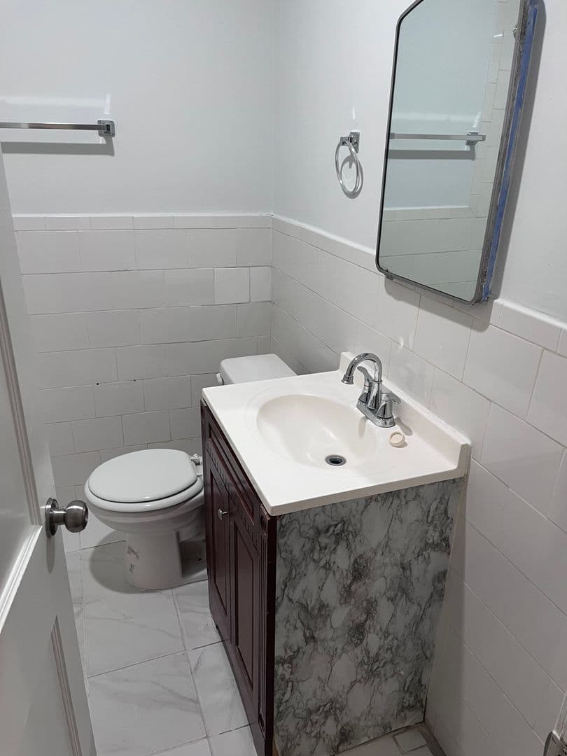 Washington Apartment: 4720 3rd Pl NW