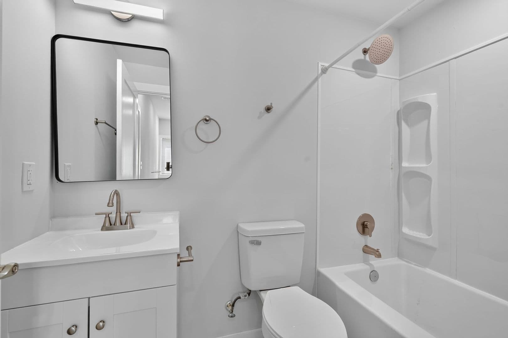 Washington Apartment: 1516 18th St SE