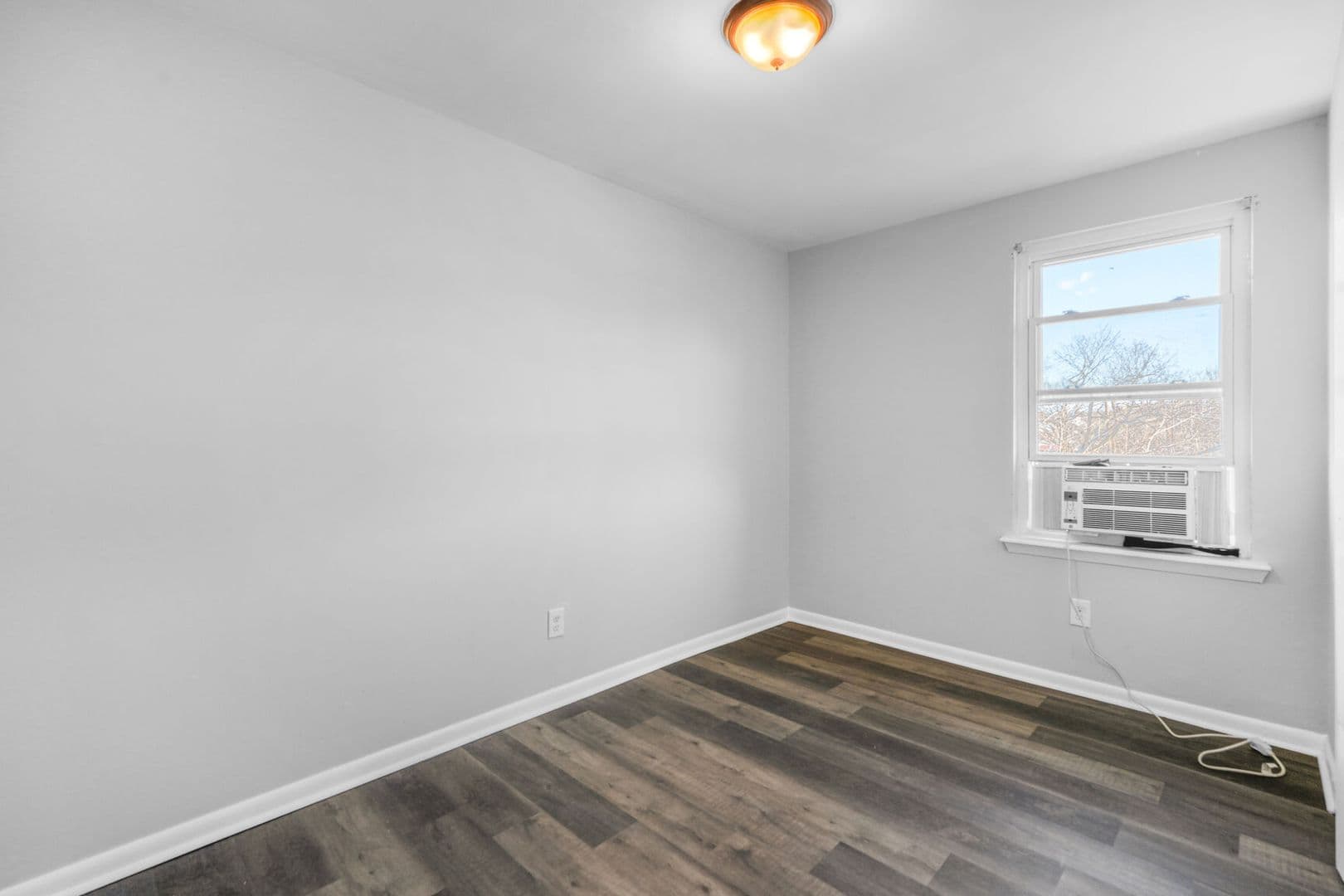 Washington Apartment: 1717 S St SE