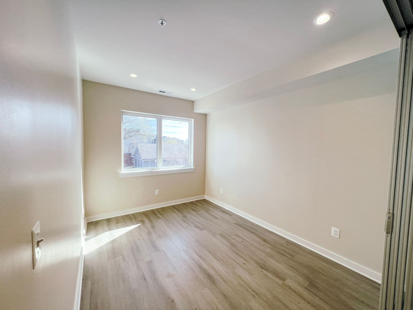 Washington Apartment: 845 Upshur St NW