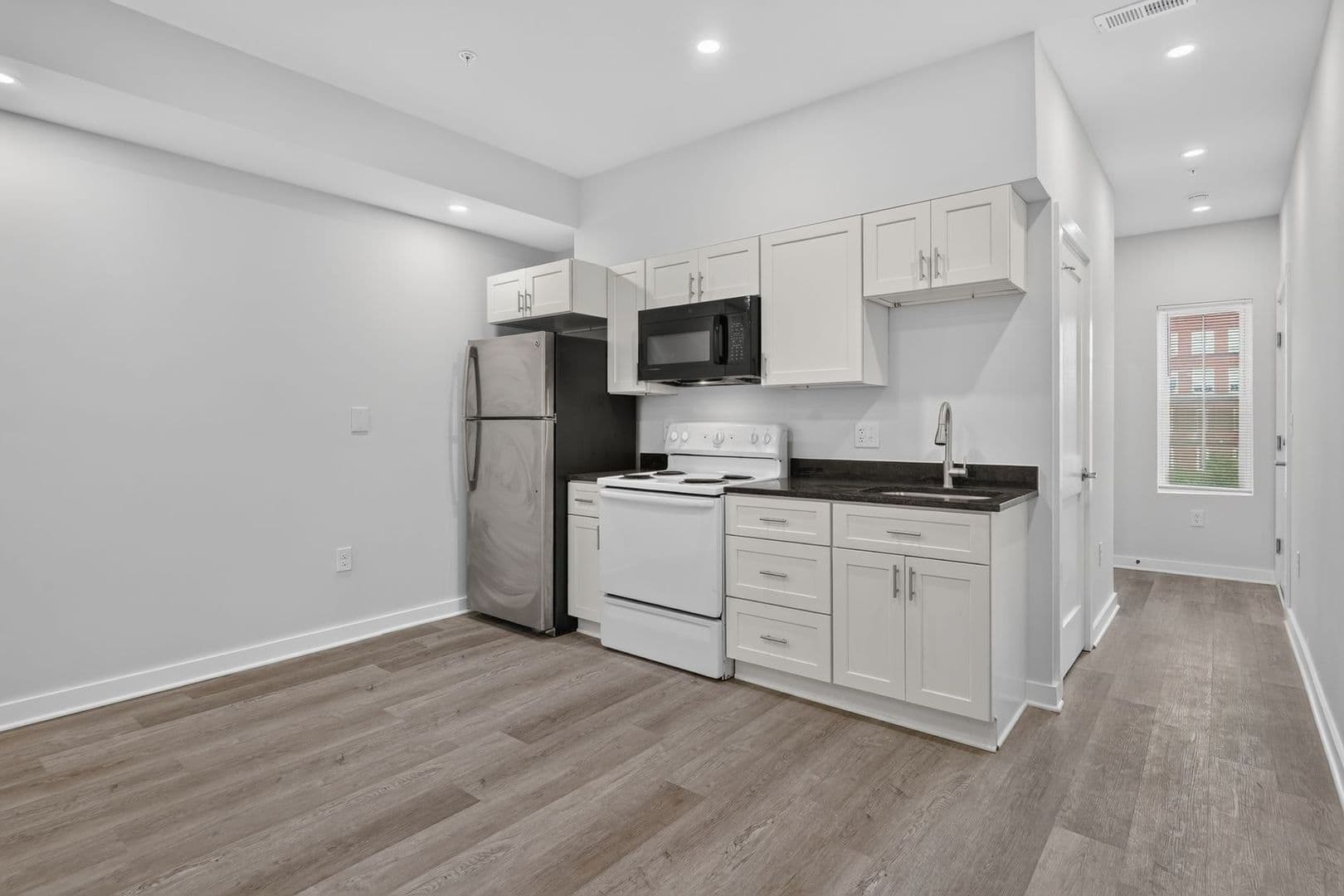 Washington Apartment: 1516 18th St SE
