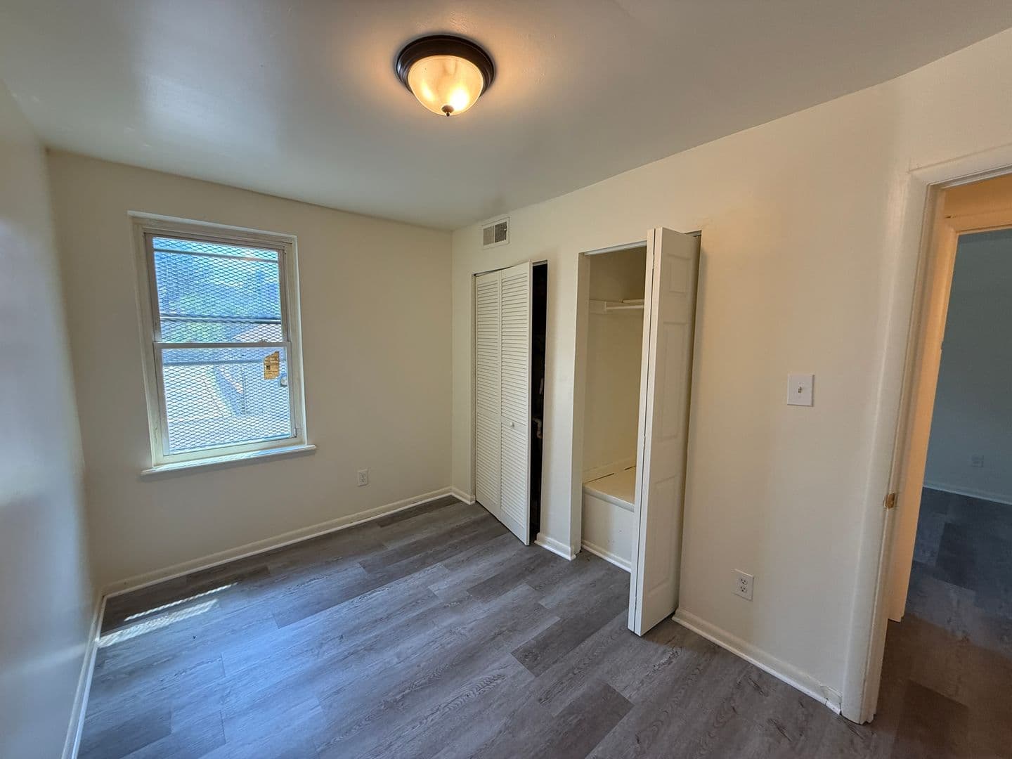Washington Apartment: 1717 S St SE