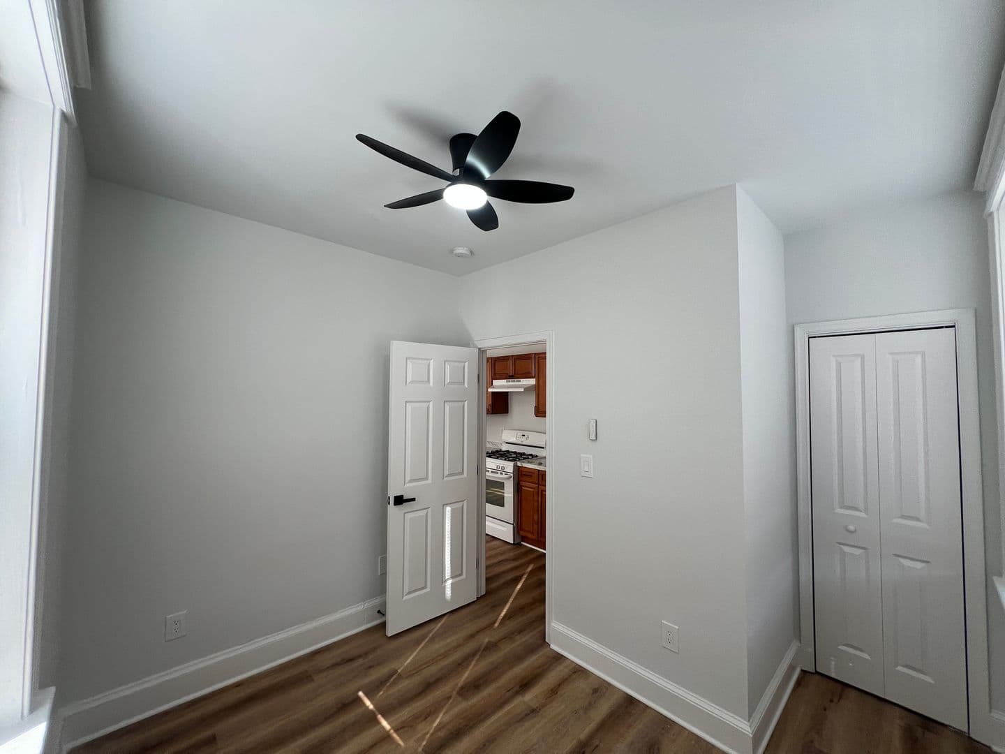 Washington Apartment: 1941 16th St SE