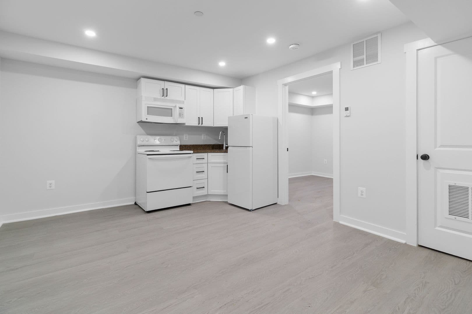Washington Apartment: 54 Rhode Island Ave NW
