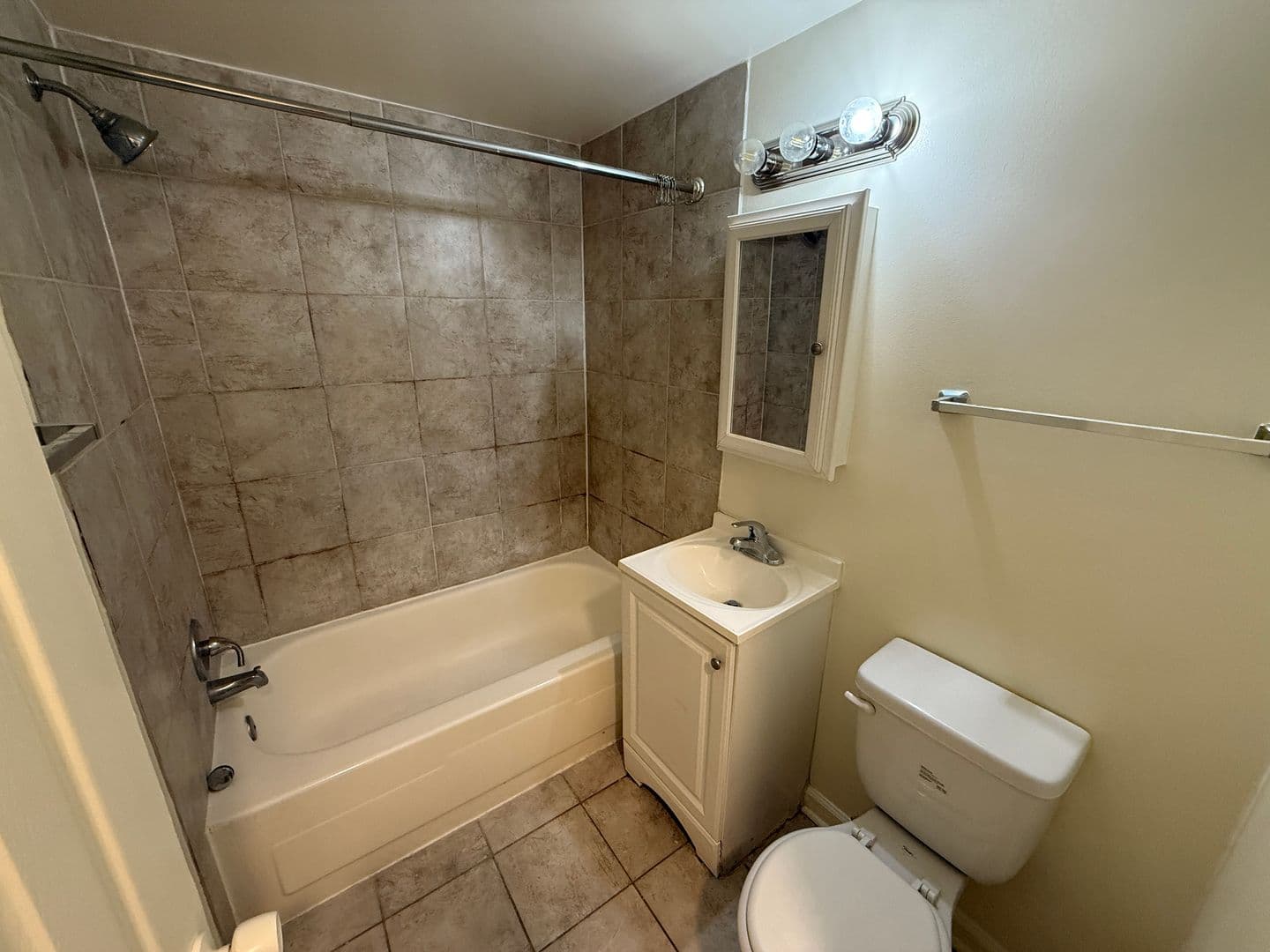 Washington Apartment: 1717 S St SE