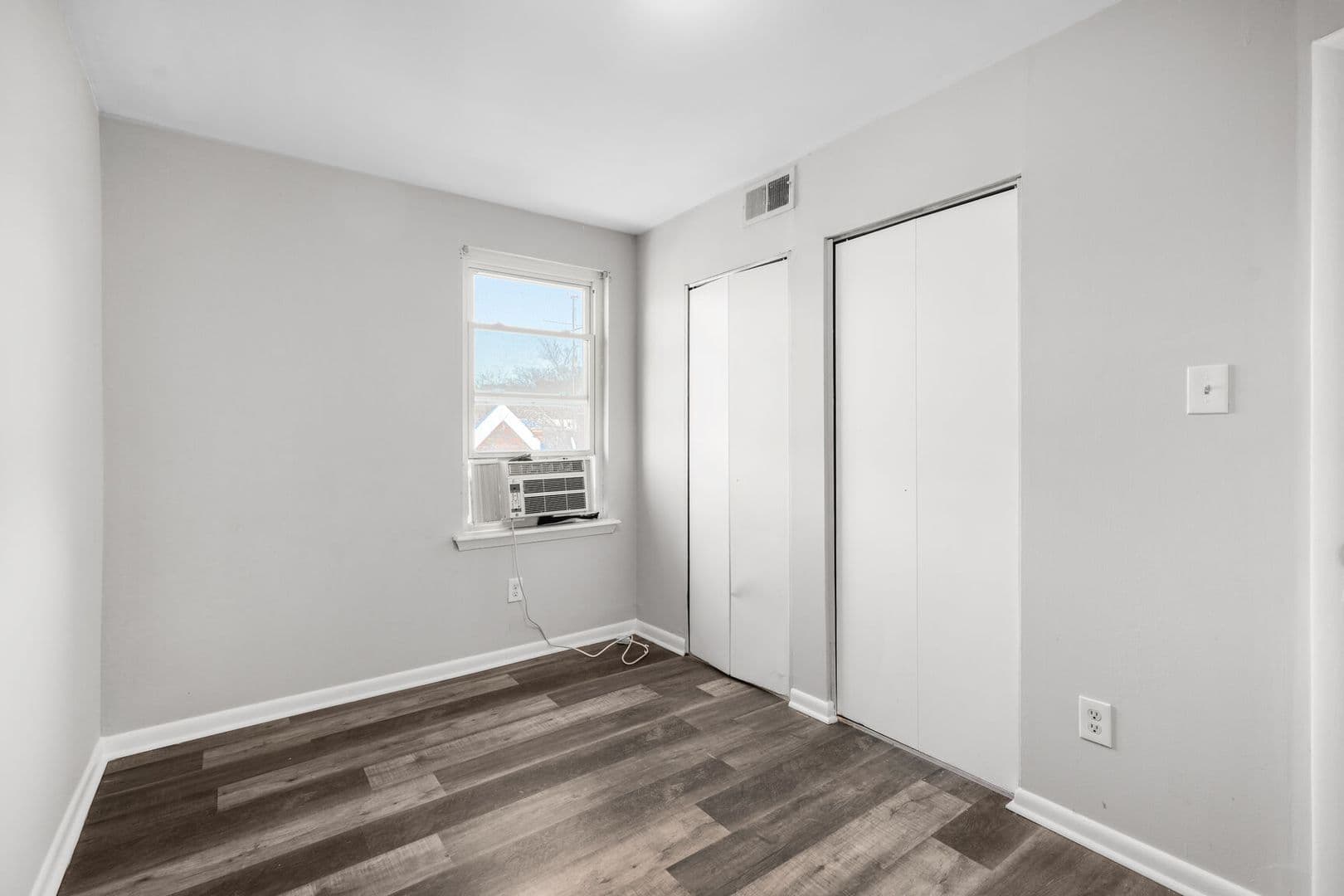 Washington Apartment: 1717 S St SE