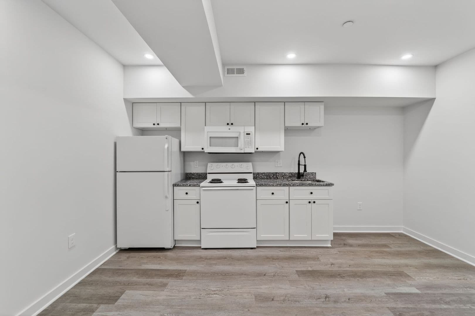Washington Apartment: 1321 Anacostia Road SE