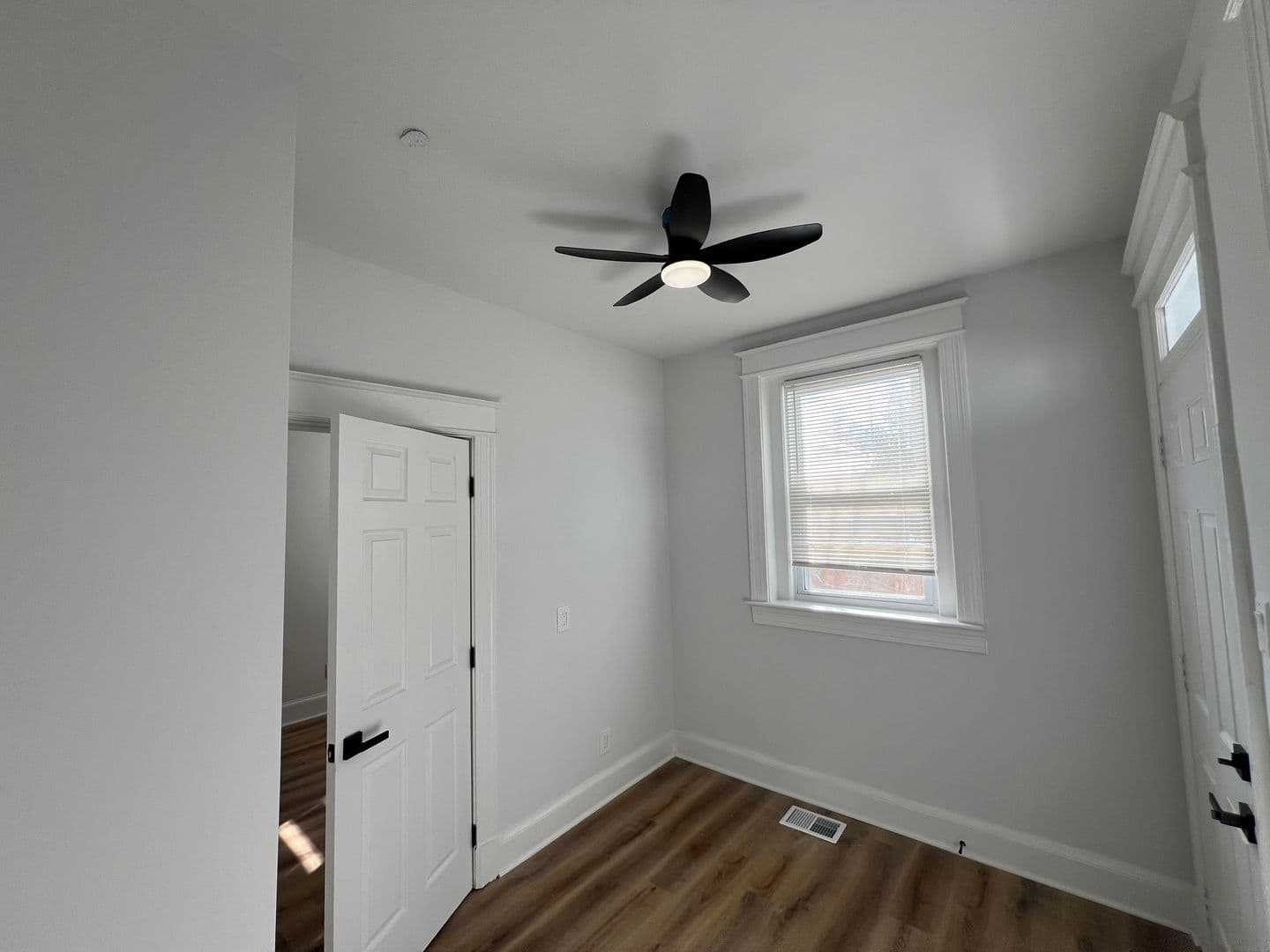 Washington Apartment: 1941 16th St SE