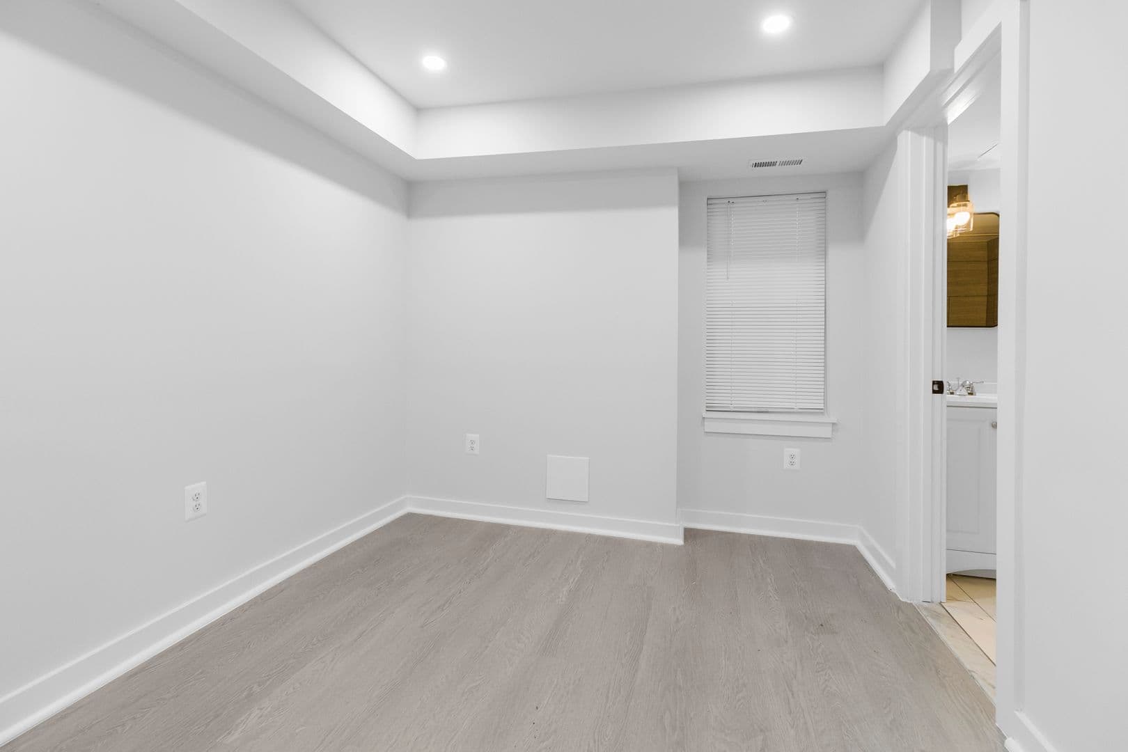 Washington Apartment: 54 Rhode Island Ave NW