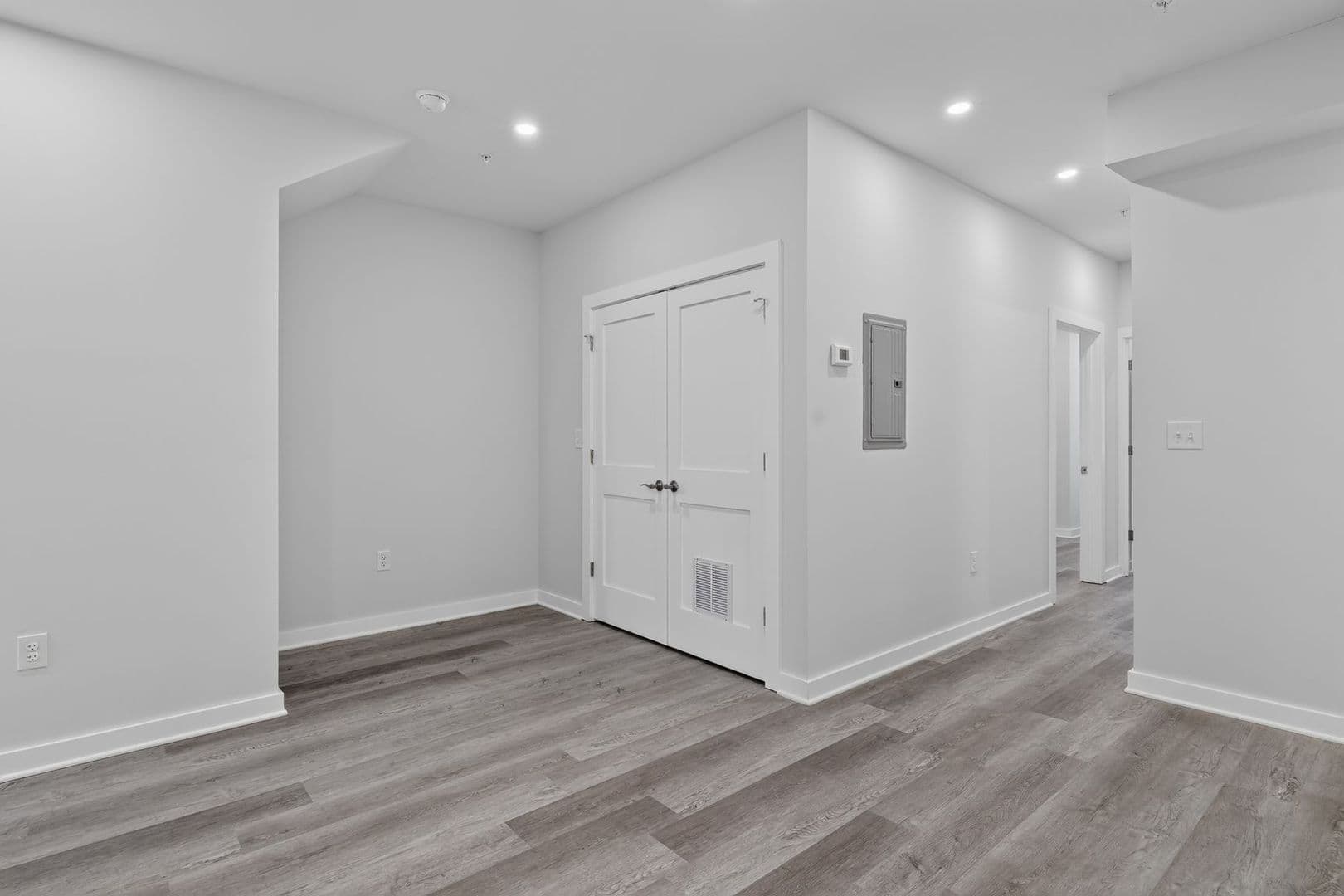 Washington Apartment: 1516 18th St SE