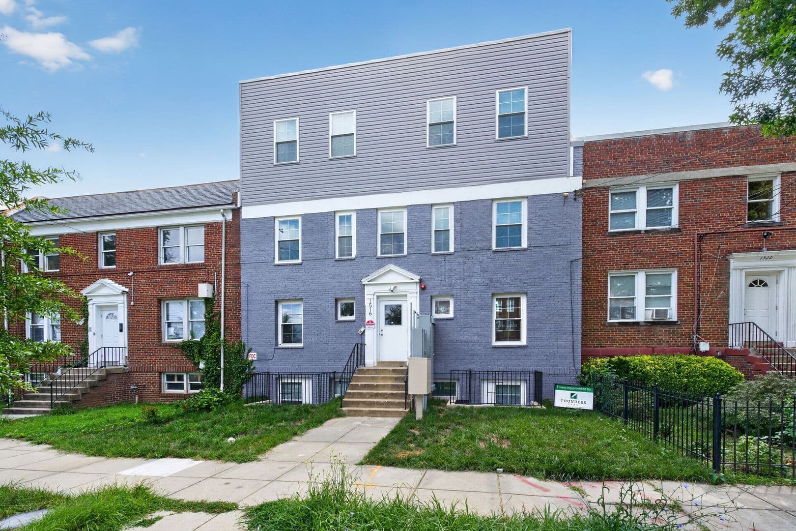 Washington Apartment: 1516 18th St SE
