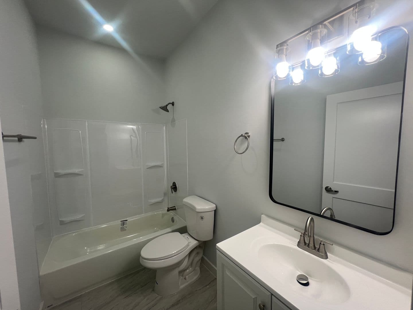 Washington Apartment: 1005 Rhode Island Ave