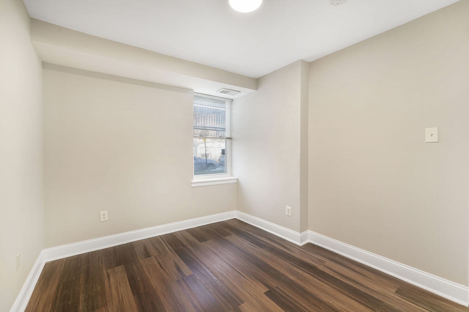 Washington Apartment: 1717 S St SE
