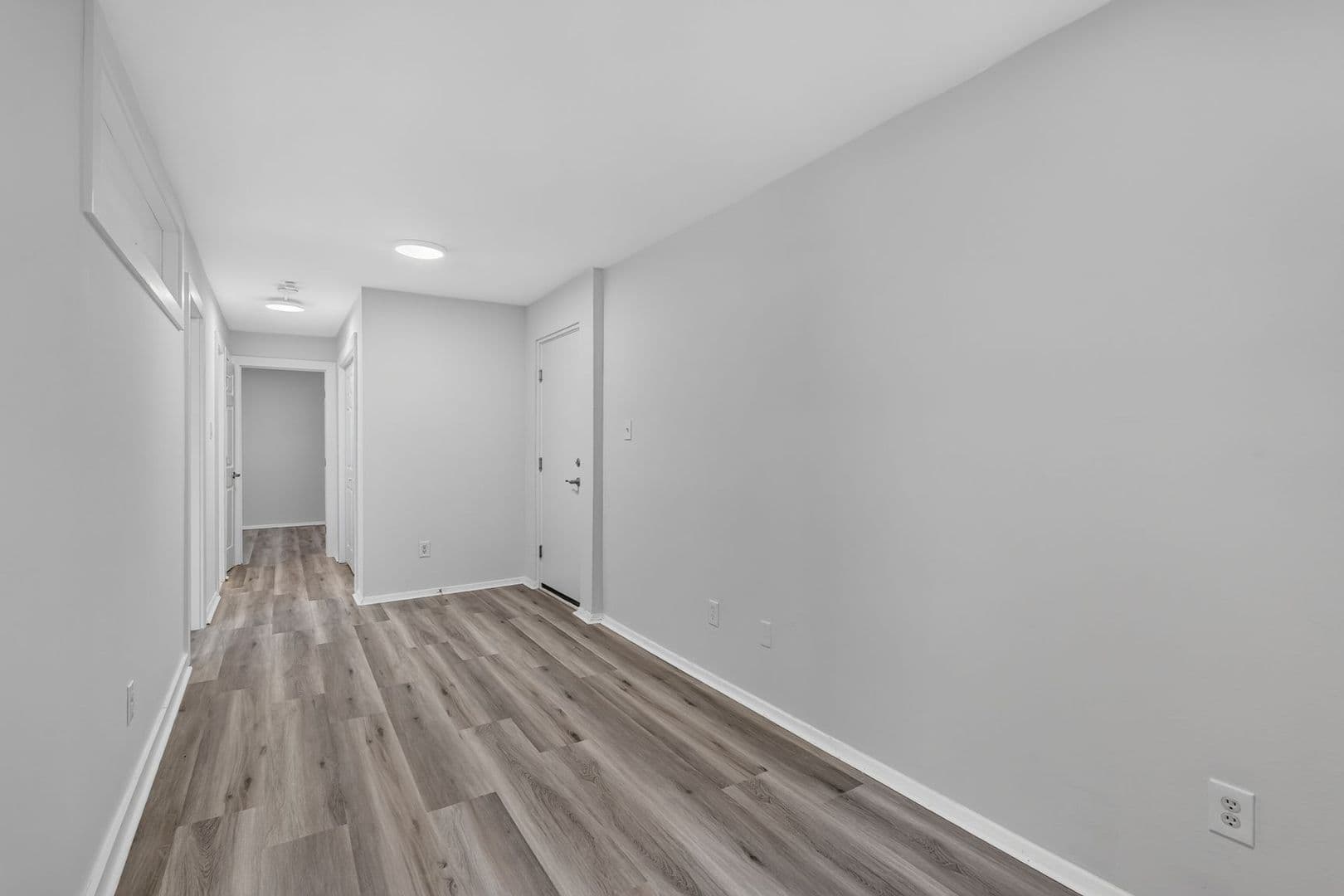 Washington Apartment: 5821 Field Pl NE