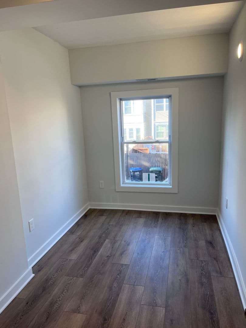 Washington Apartment: 4724 3rd Pl NW