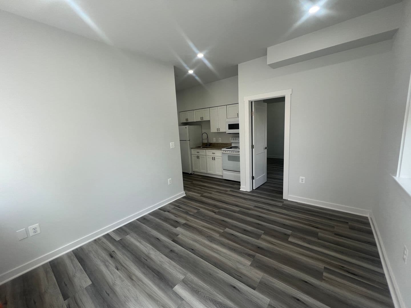 Washington Apartment: 1005 Rhode Island Ave