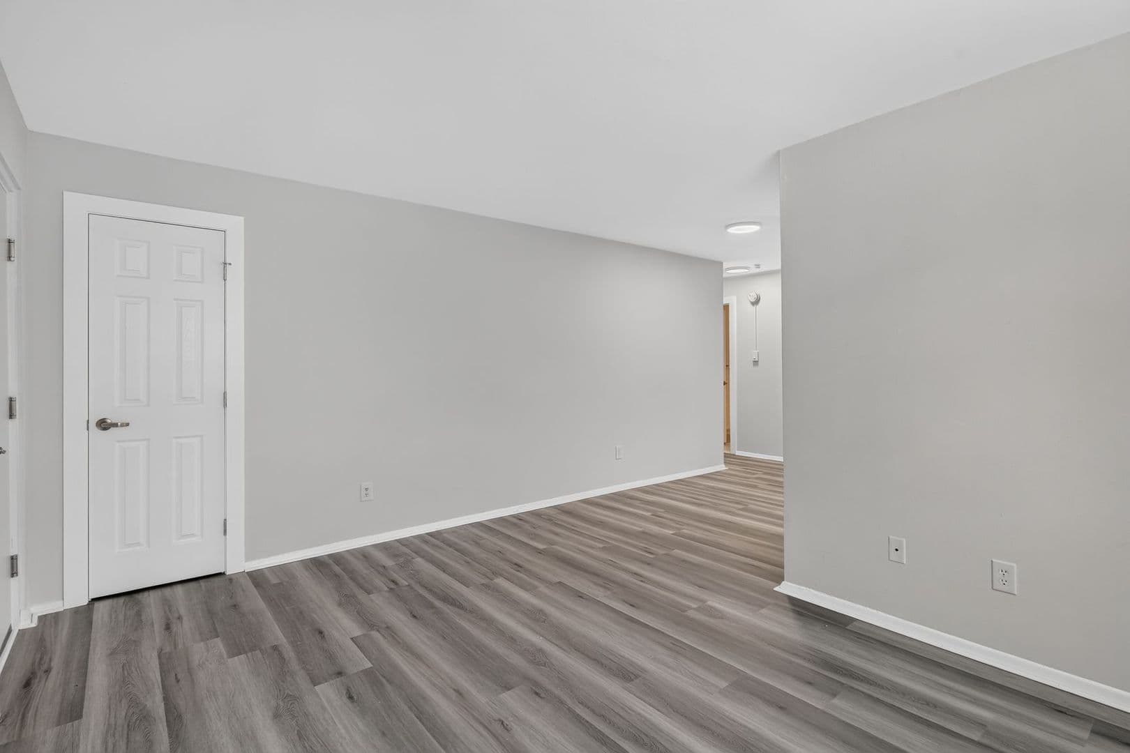 Washington Apartment: 5821 Field Pl NE