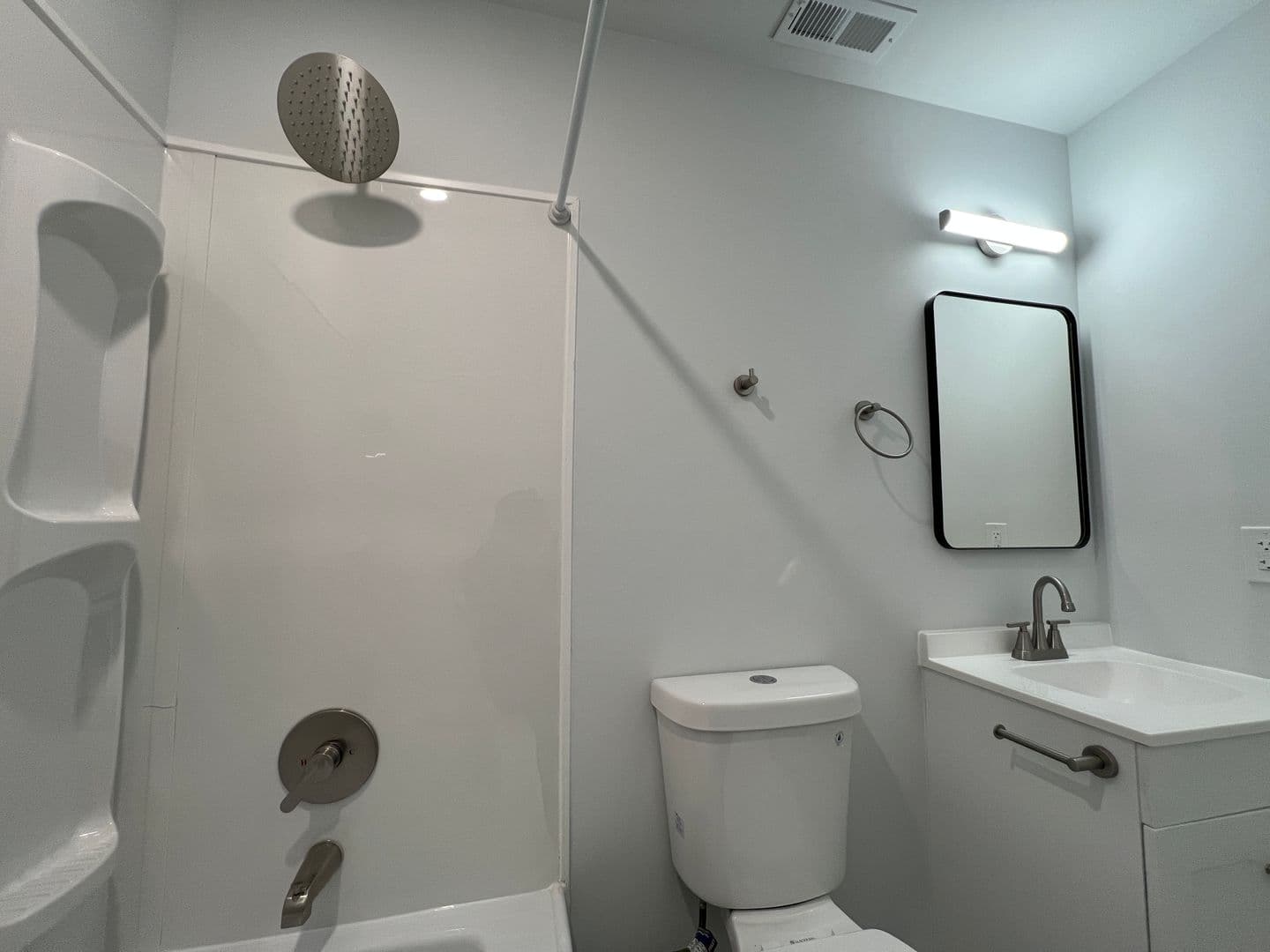 Washington Apartment: 1516 18th St SE