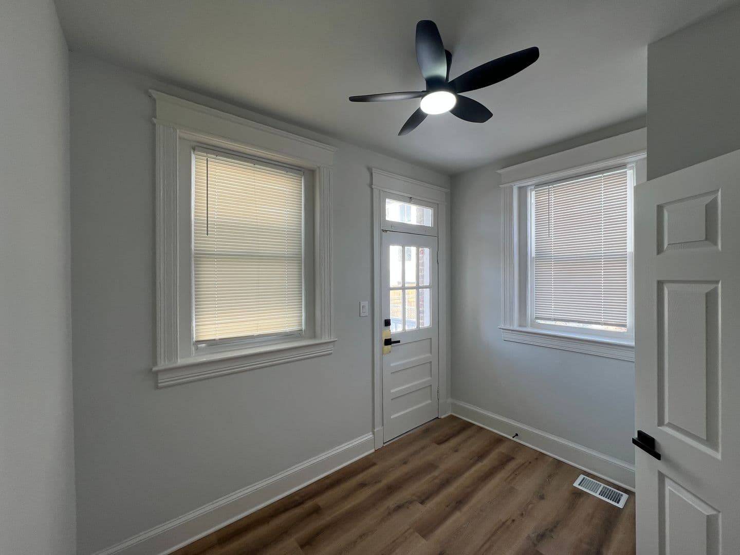 Washington Apartment: 1941 16th St SE