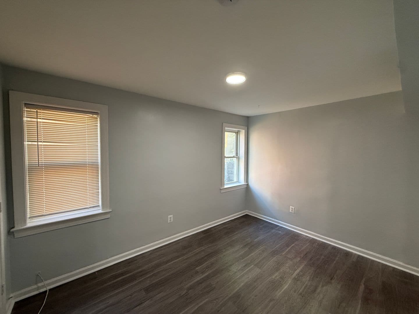 Washington Apartment: 2853 28th St, SE
