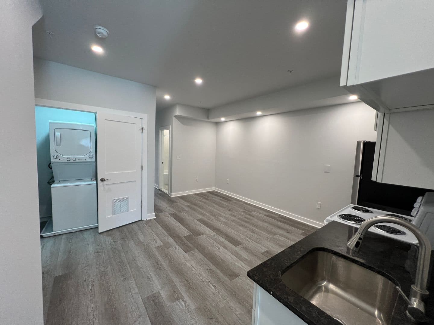 Washington Apartment: 1516 18th St SE