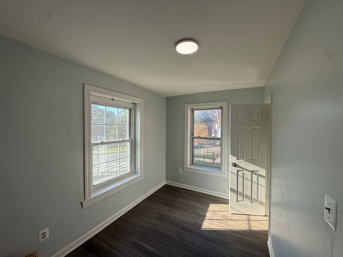 Washington Apartment: 2853 28th St, SE
