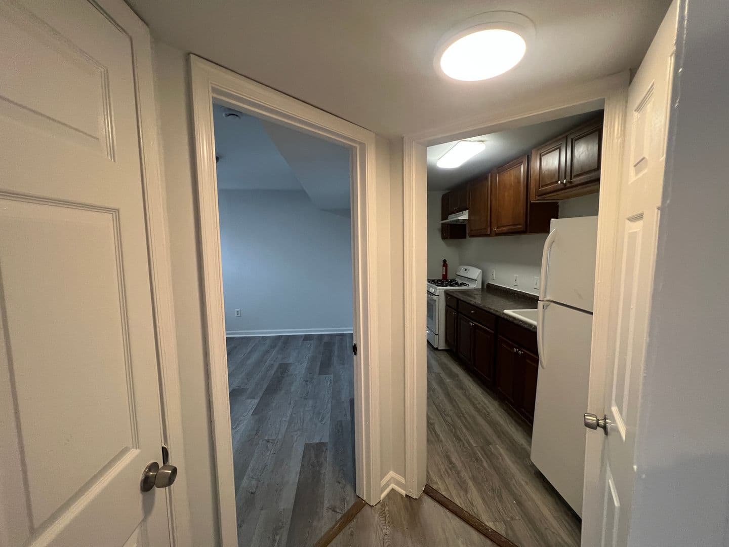 Washington Apartment: 2853 28th St, SE