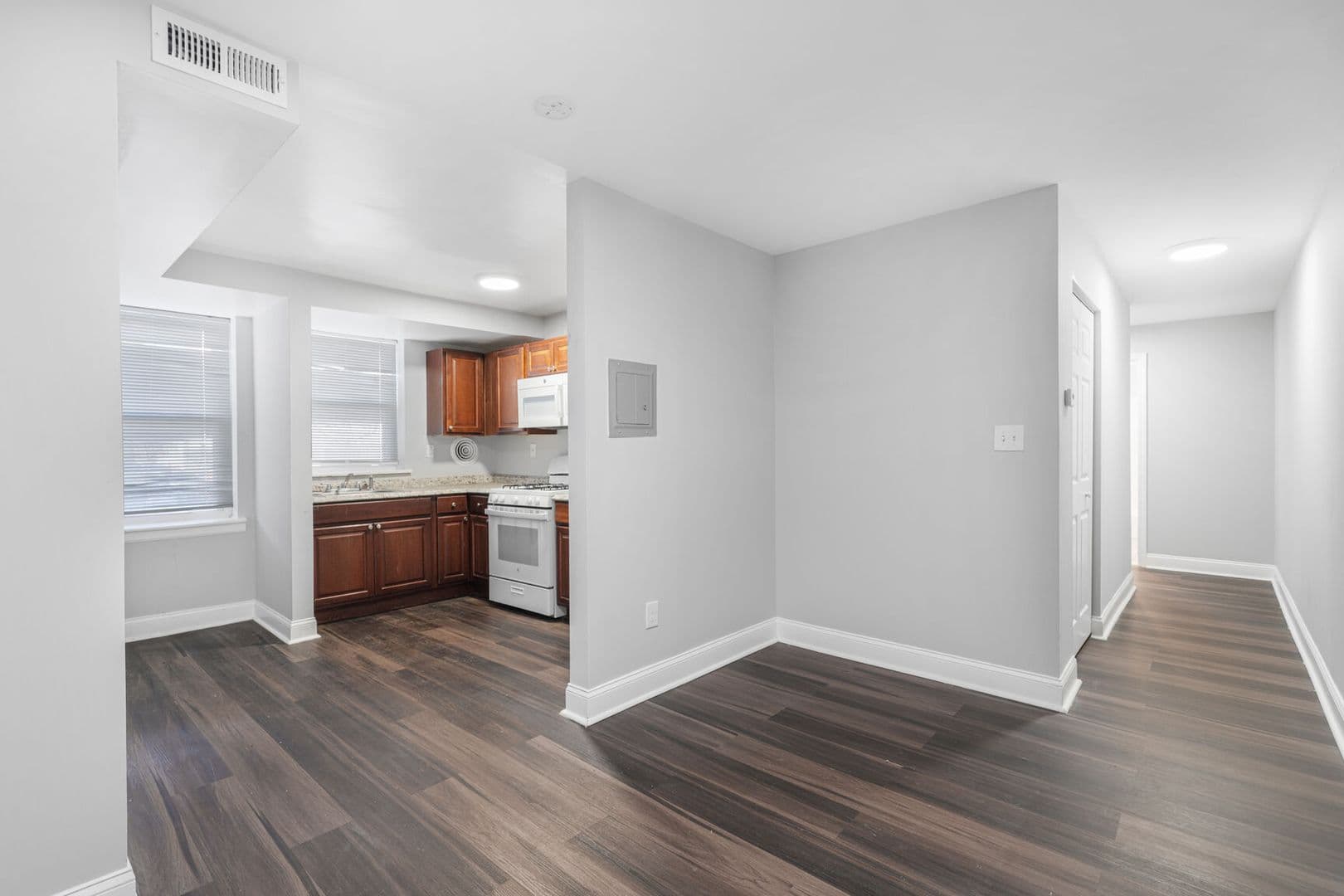 Washington Apartment: 1717 S St SE