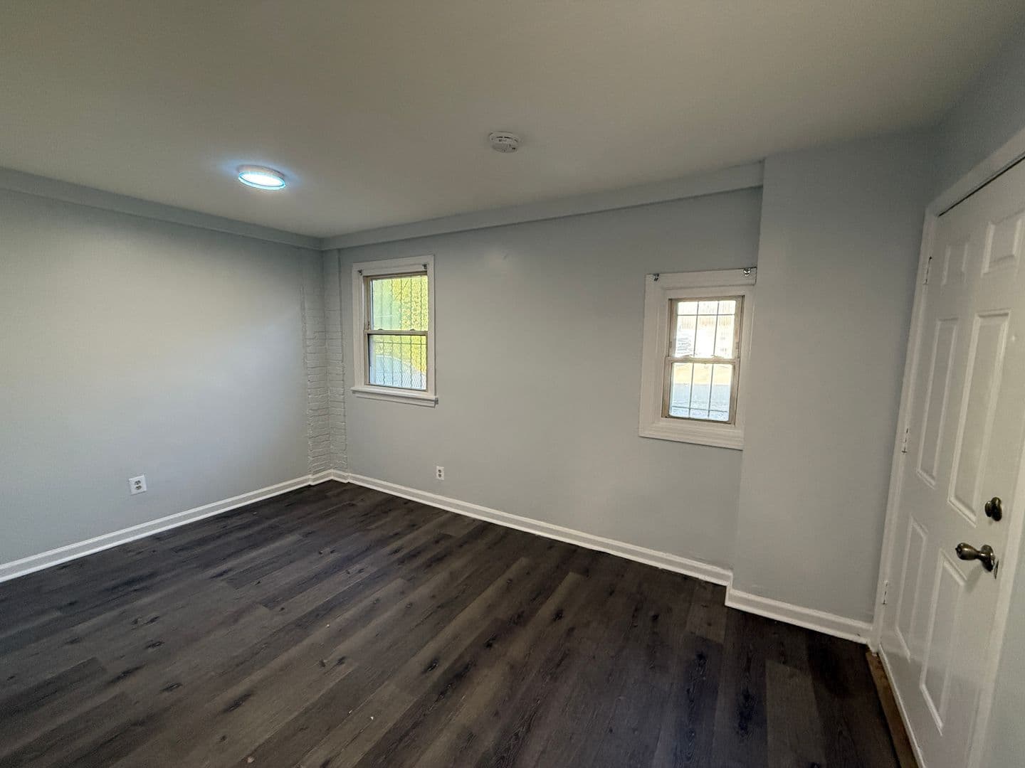 Washington Apartment: 2853 28th St, SE