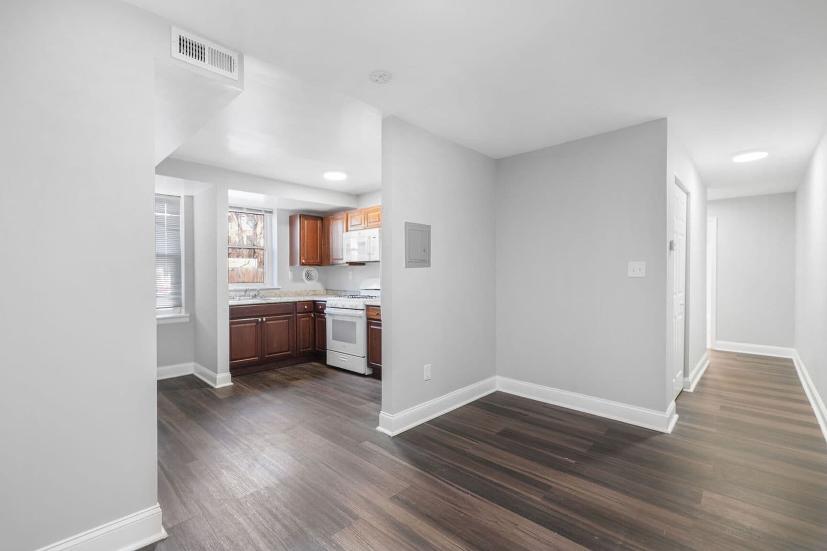 Washington Apartment: 1717 S St SE
