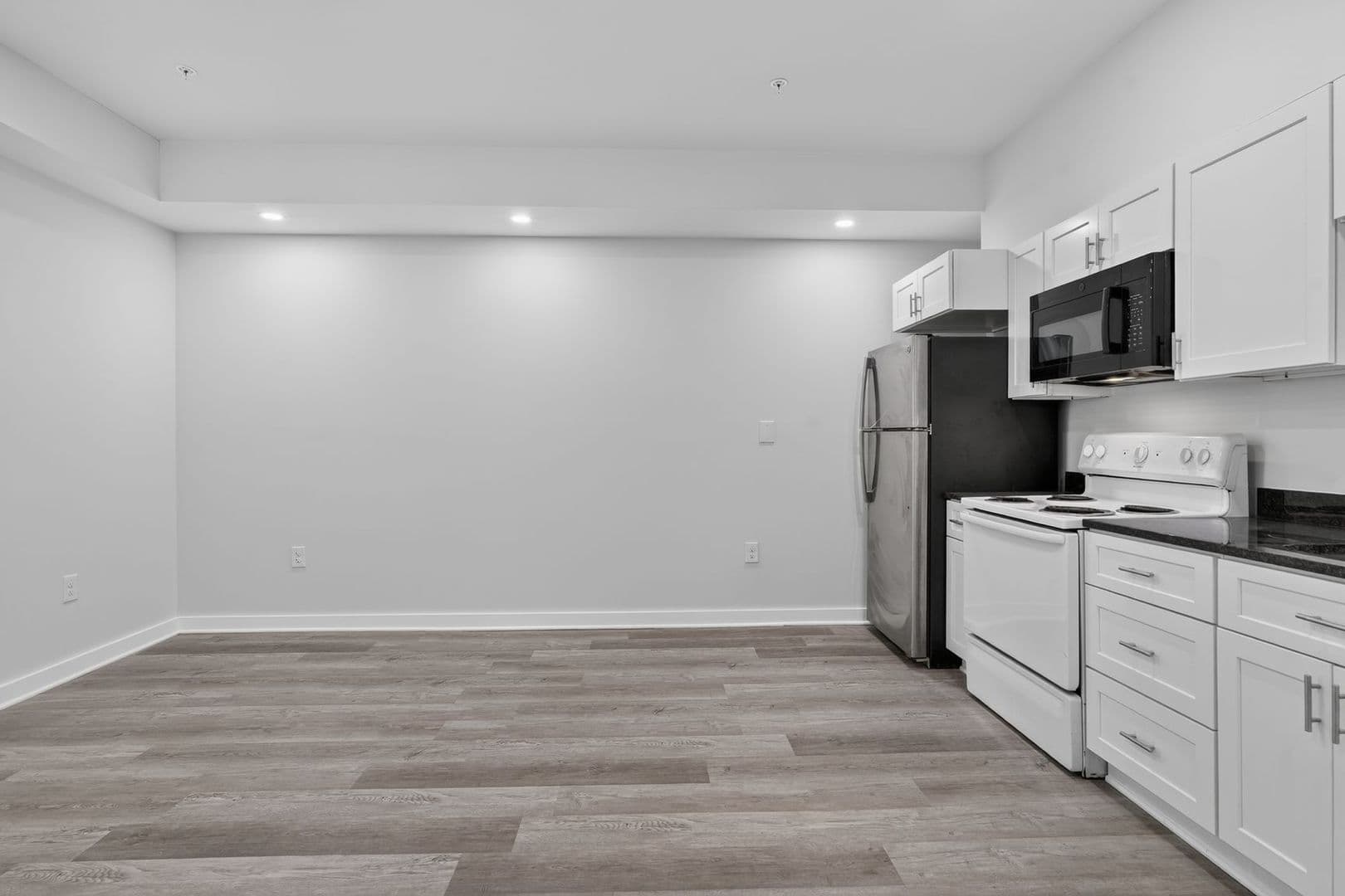 Washington Apartment: 1516 18th St SE