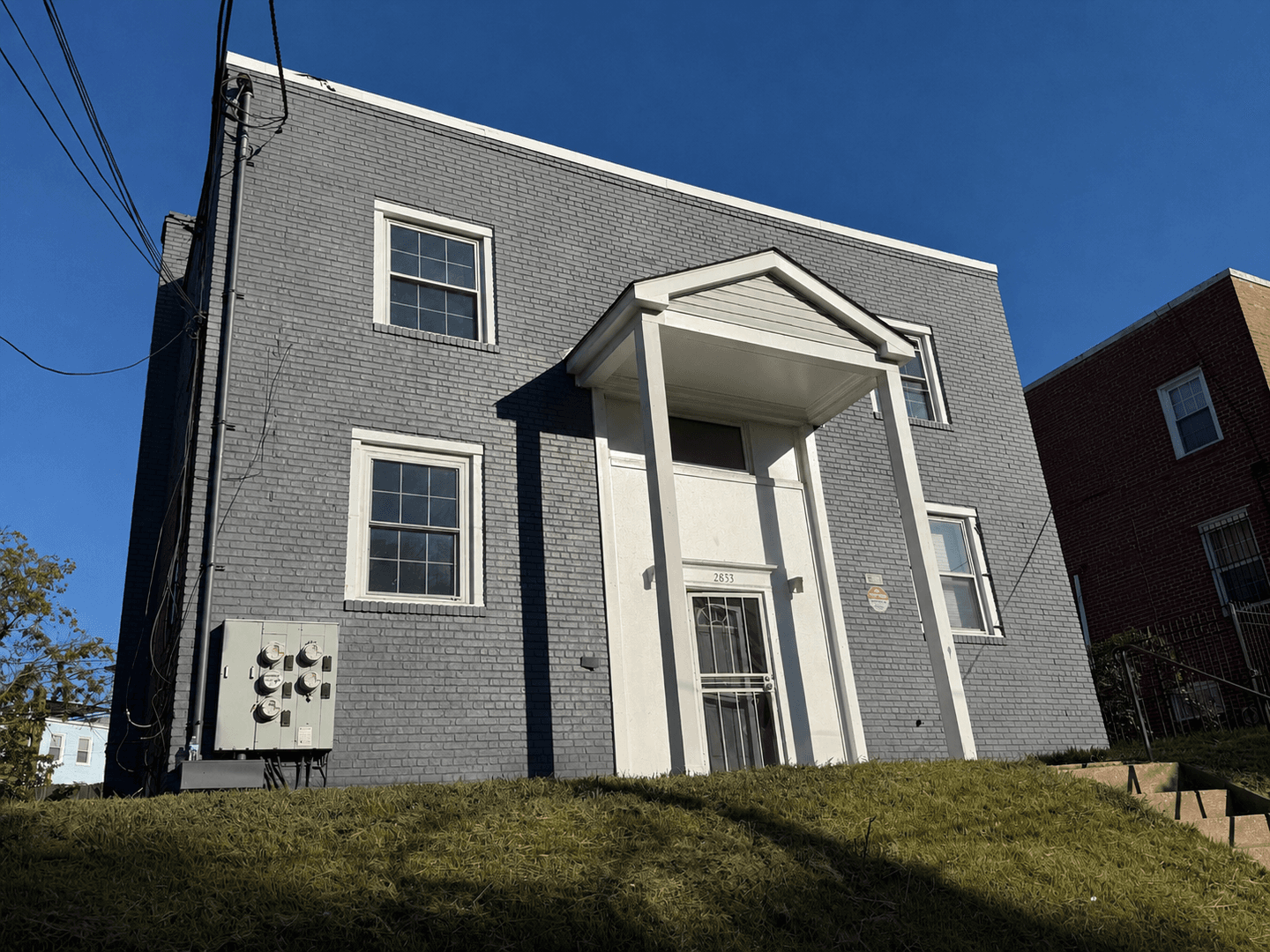 Washington Apartment: 2853 28th St, SE