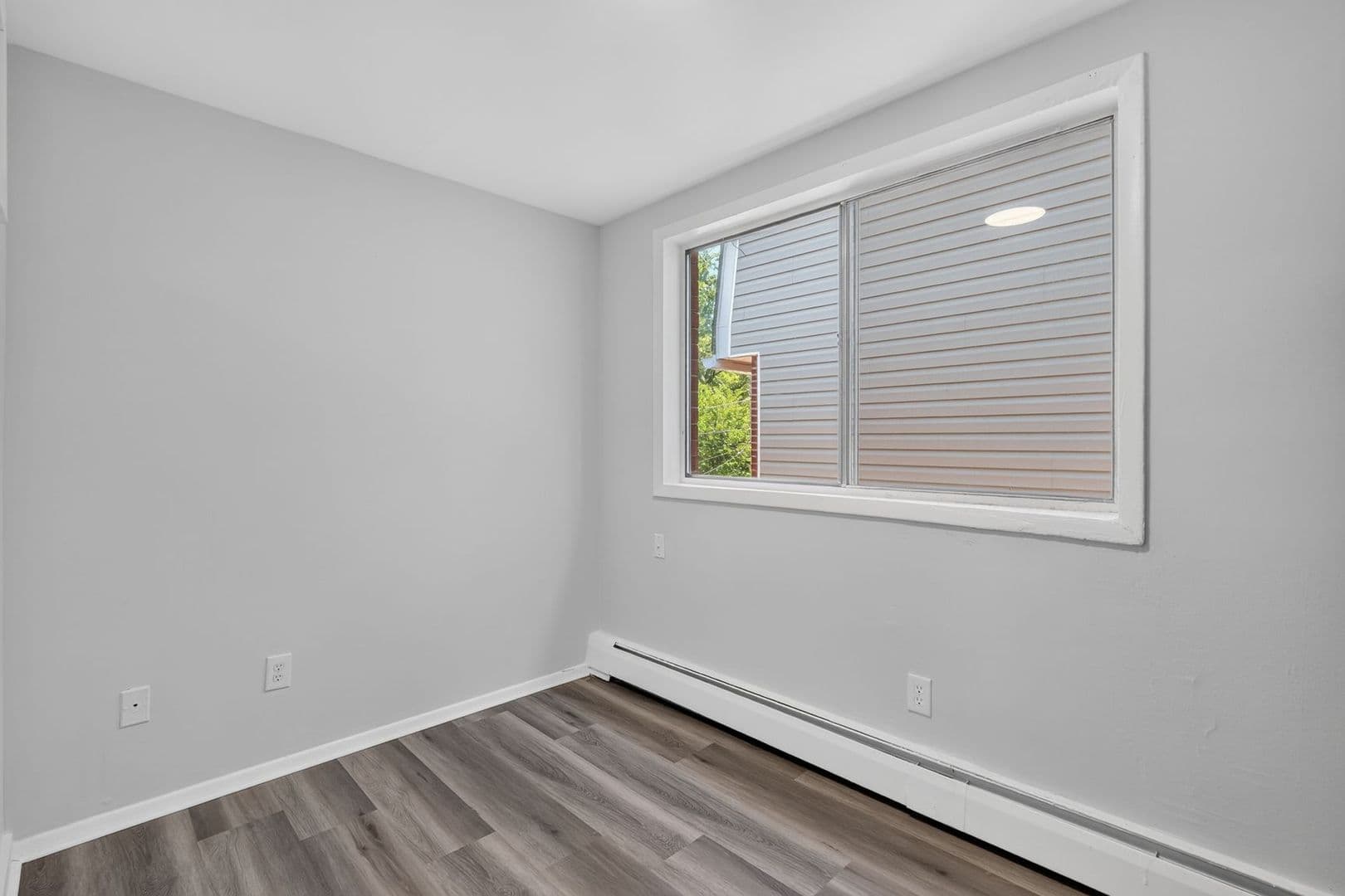 Washington Apartment: 5821 Field Pl NE