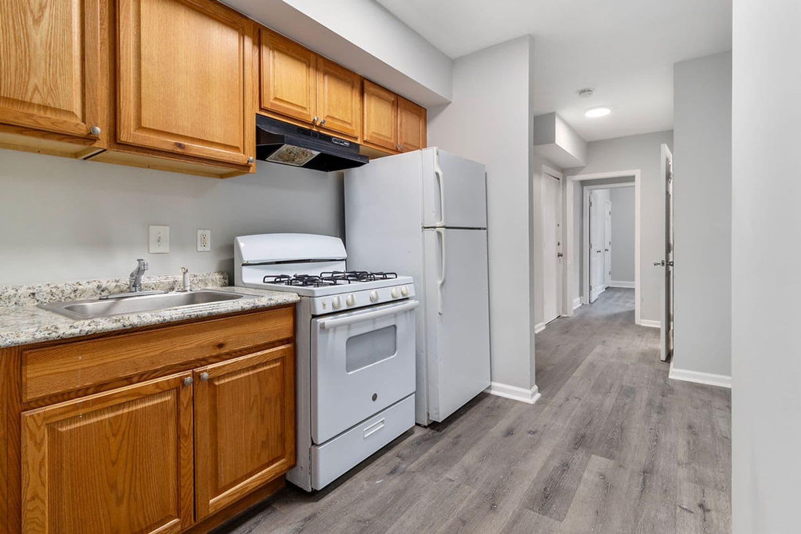 Washington Apartment: 1150 17th St, NE