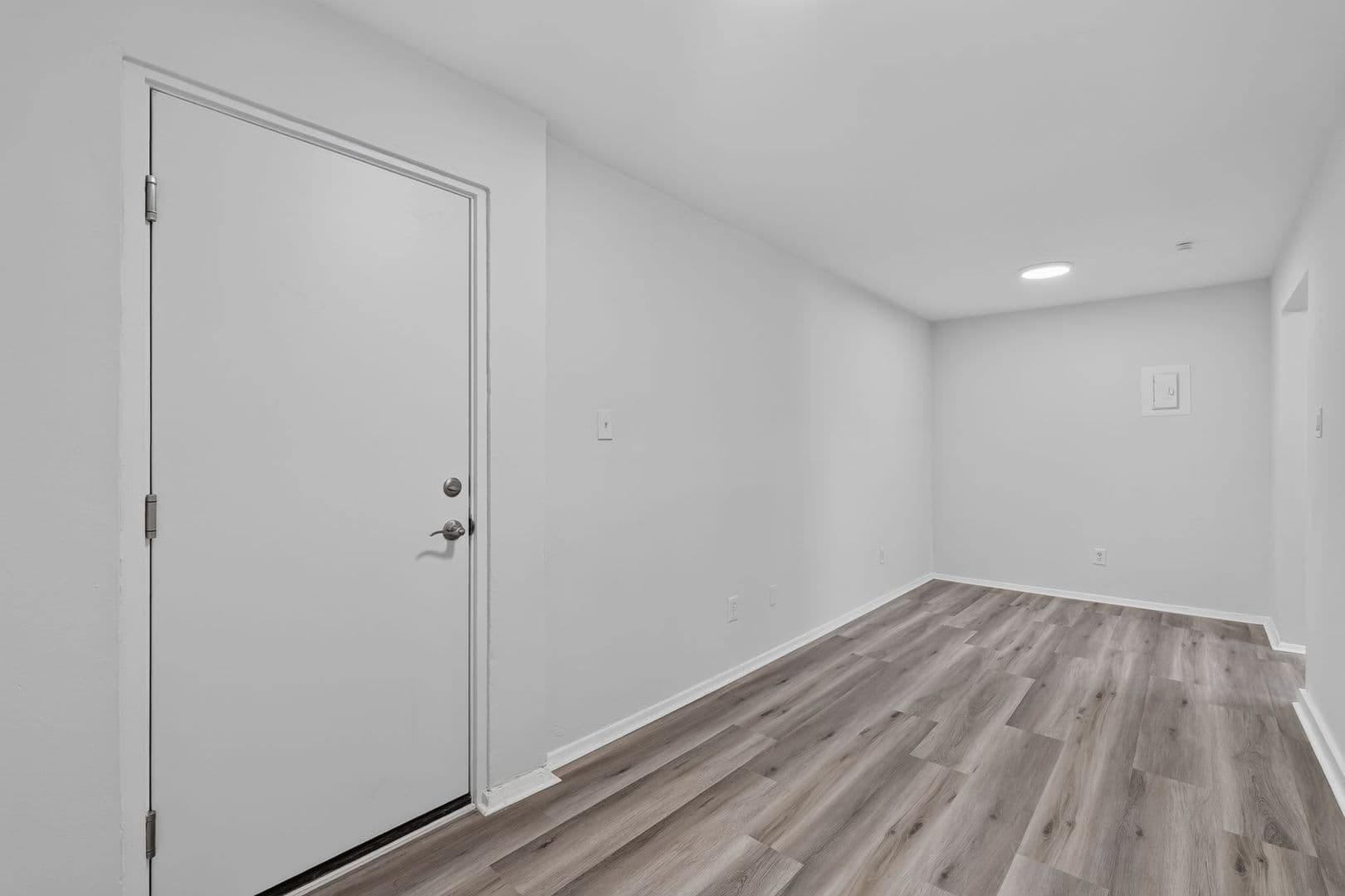 Washington Apartment: 5821 Field Pl NE
