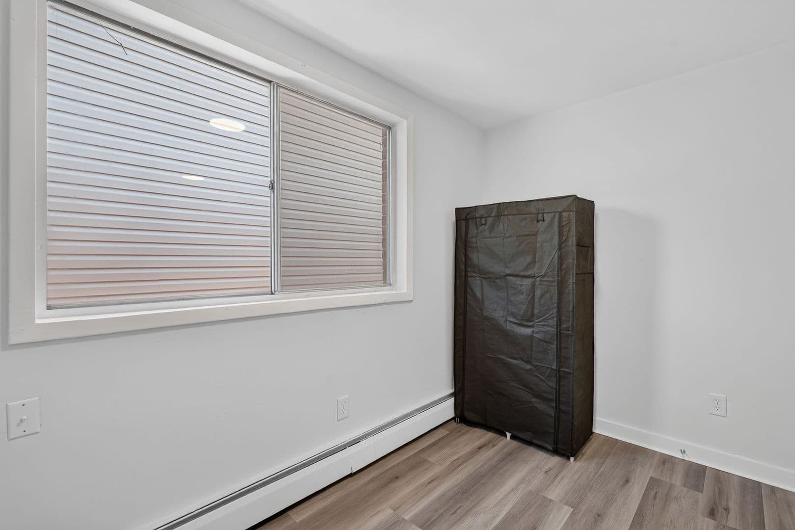 Washington Apartment: 5821 Field Pl NE