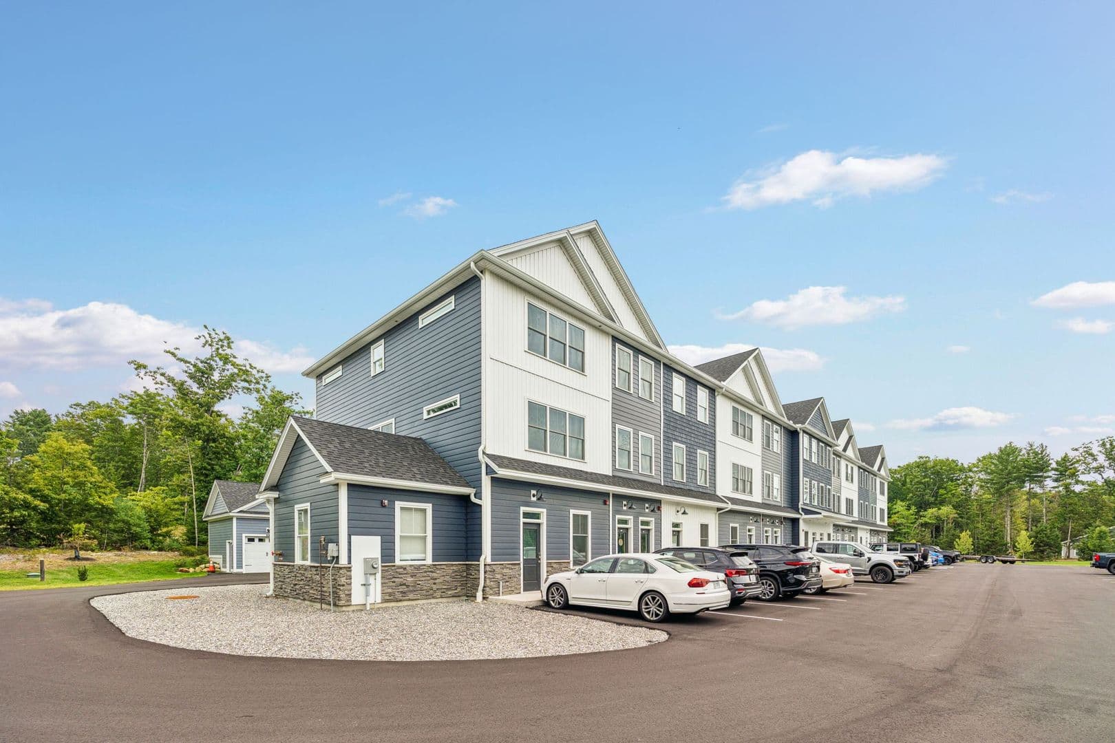 Barrington Townhome: 3 Quill Ln - Unit 208