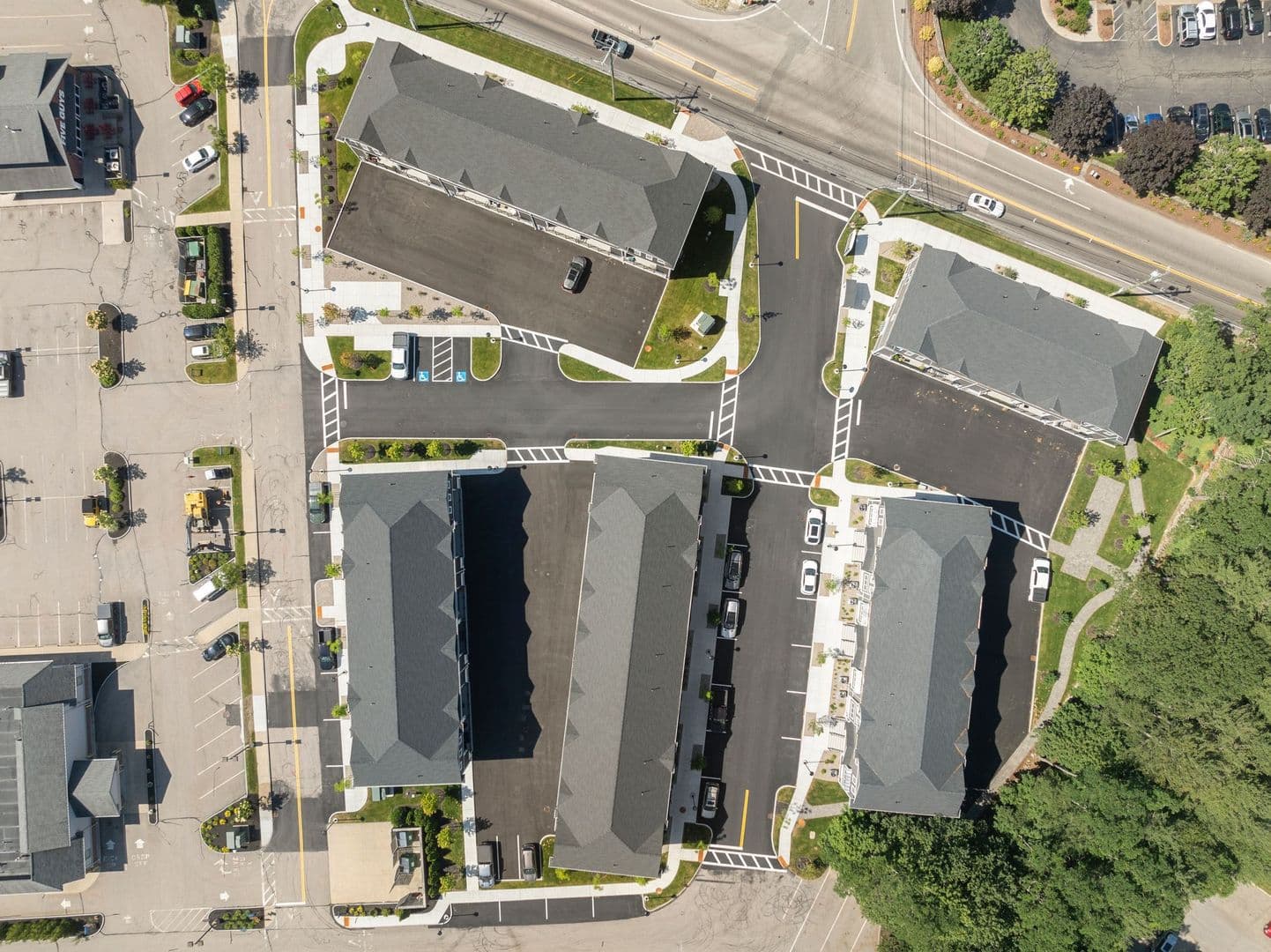 Portsmouth Apartment: 951 Peverly Hill Road