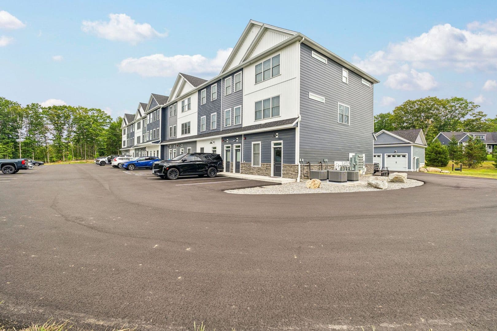 Barrington Townhome: 3 Quill Ln - Unit 208