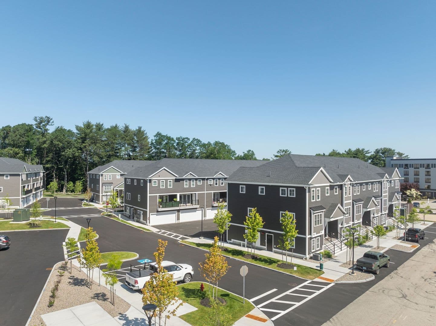 Portsmouth Apartment: 951 Peverly Hill Road