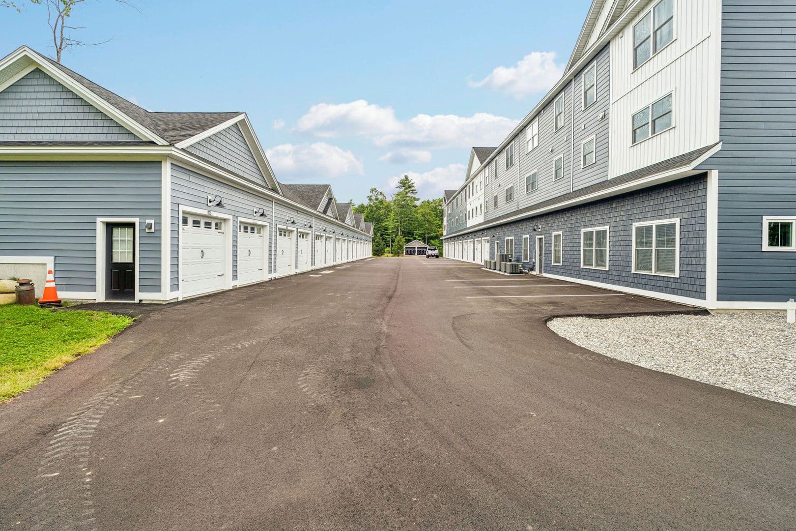 Barrington Townhome: 3 Quill Ln - Unit 208