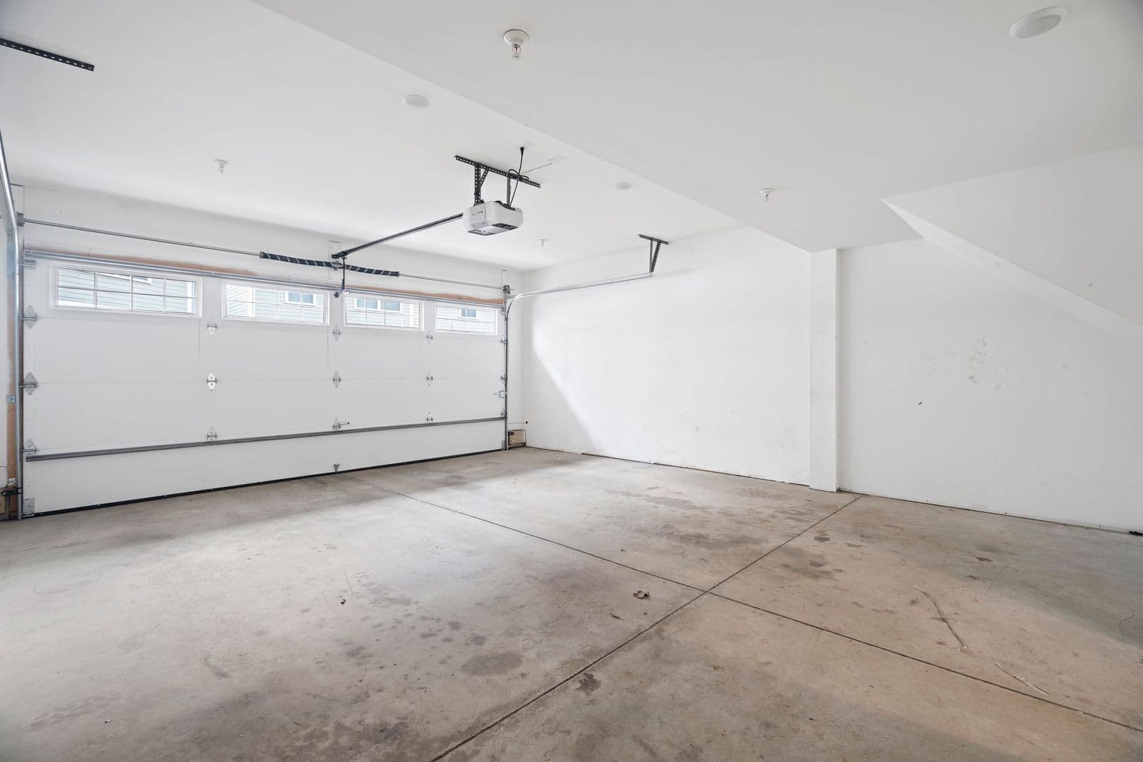 Dover Apartment: 15 Mechanic St